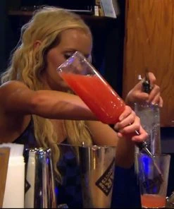 Brand new 🧨 Bars Shot Pourer Bottle - Plastic - 1 Quart 🌟 -Cheap Bars Store bartender pouring drinks using plastic bottle 800x